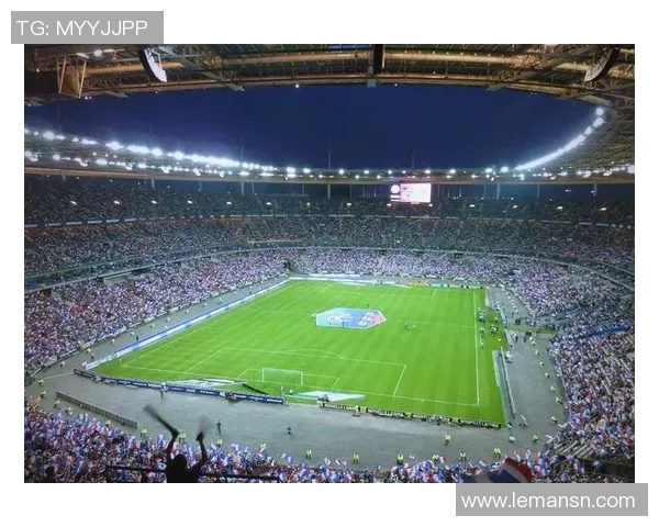 足球明星在赛场上的遗憾瞬间回顾与感悟，见证辉煌背后的泪水与坚持